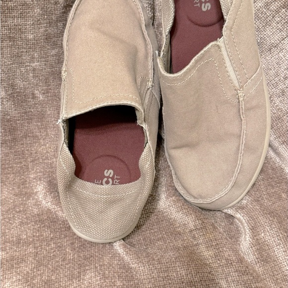Triple Comfort khaki colored slip on Croc with, or without, back heel support. - Picture 5 of 7